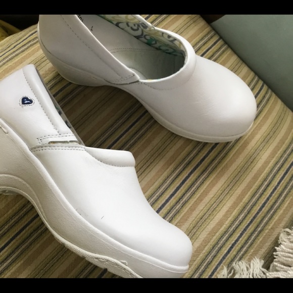 nurse mates pillow top shoes